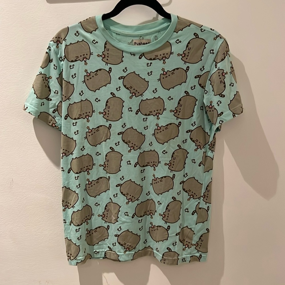 Pusheen tee shirt- runs large